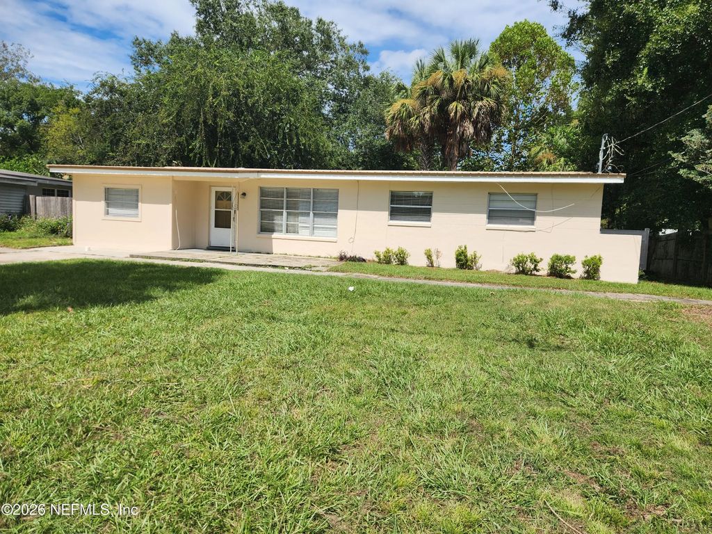 8015 Patou Drive N, Jacksonville