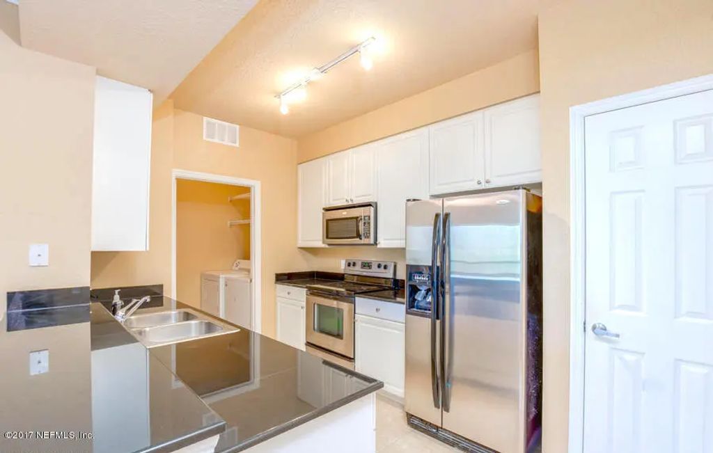 8539 Gate Parkway W 436, Jacksonville