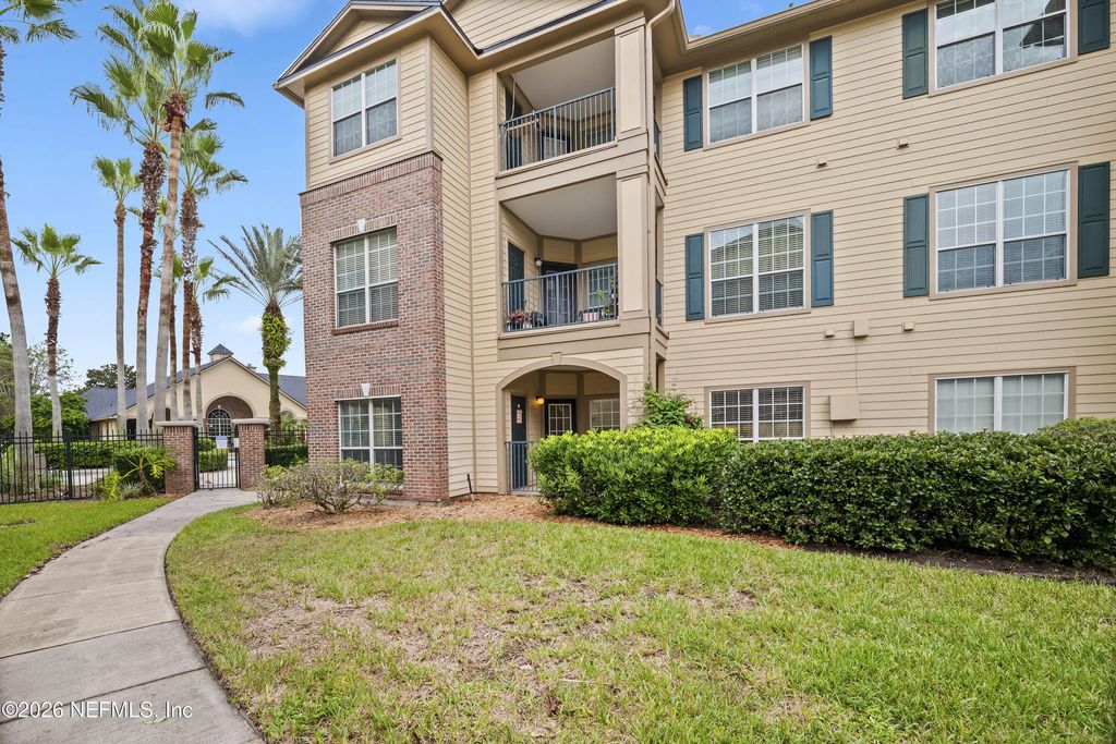 7800 Point Meadows Drive 1017, Jacksonville