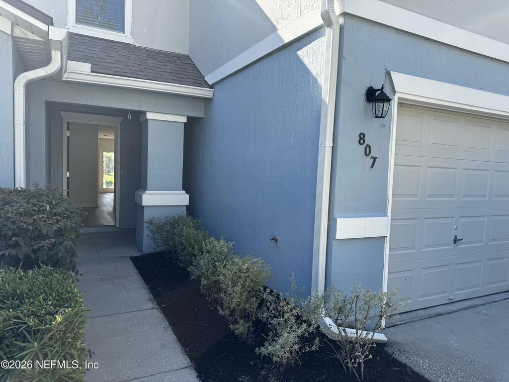 807 Black Cherry Drive S, St. Johns