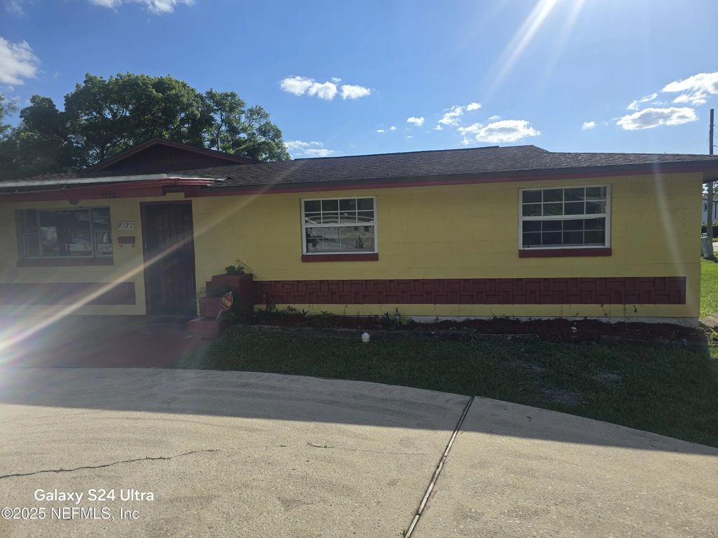 7772 Lake Park Drive, Jacksonville