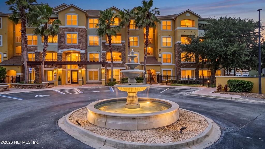 8539 Gate Parkway W 621, Jacksonville