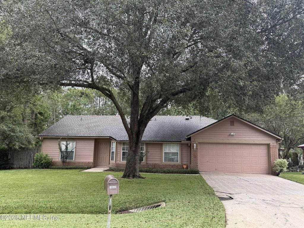 1824 Hollars Place, Middleburg