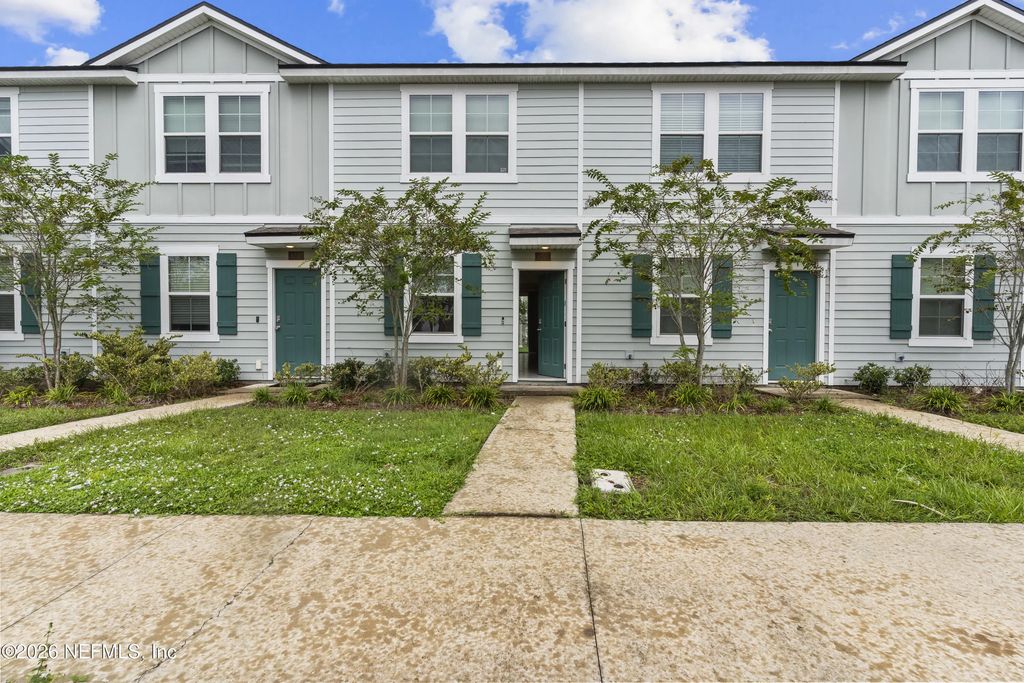 8207 Larose Road, Jacksonville