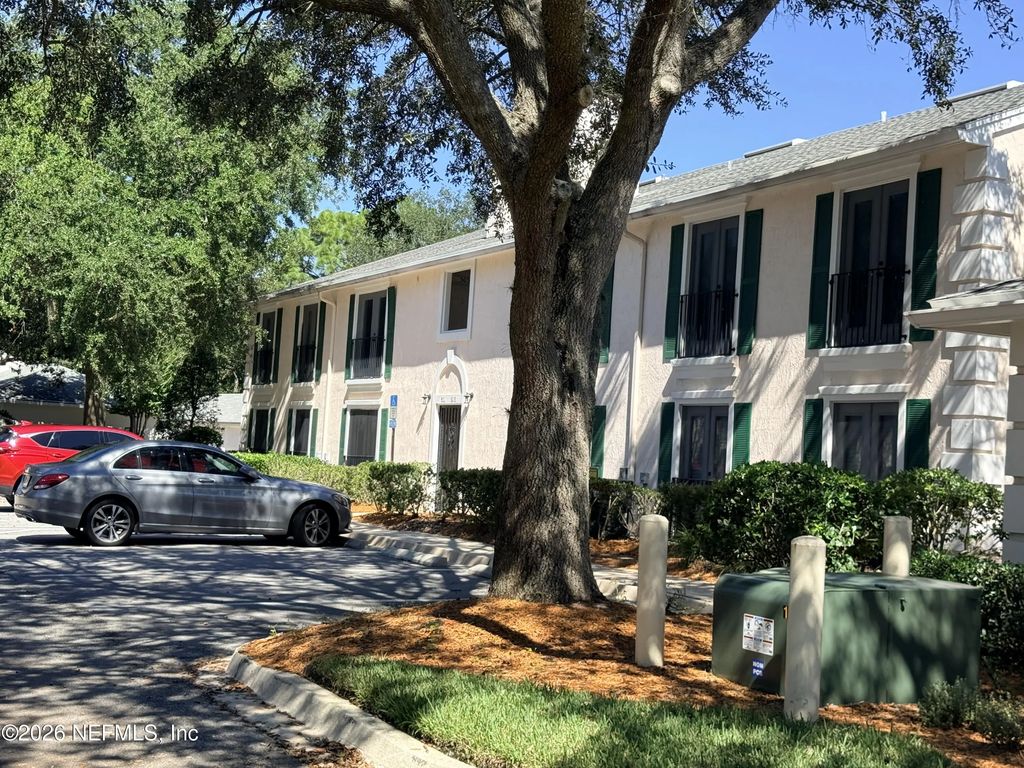 13715 Richmond Park Drive N 502, Jacksonville