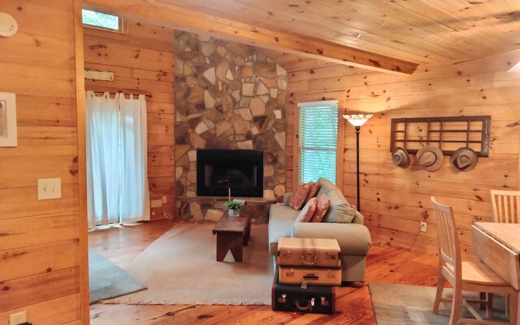142 Arrow Ridge Road, Mccaysville GA Mccaysville Log Cabin Homes For Sale