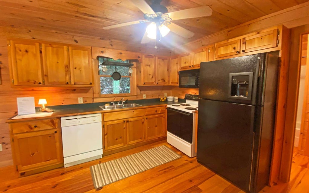 142 Arrow Ridge Road, Mccaysville GA Mccaysville Log Cabin Homes For Sale