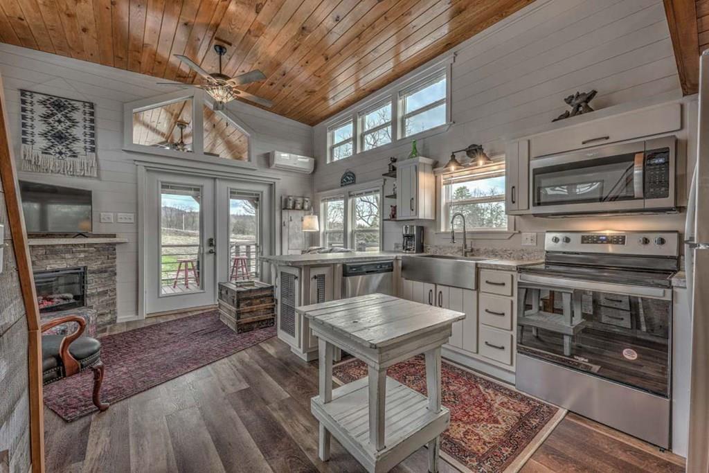 476, 478 Lapidary Lane, Young Harris