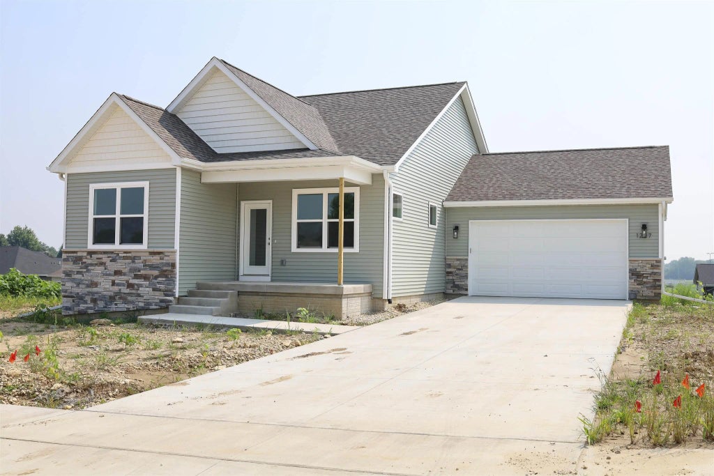 1227 Stone Lane, Waverly