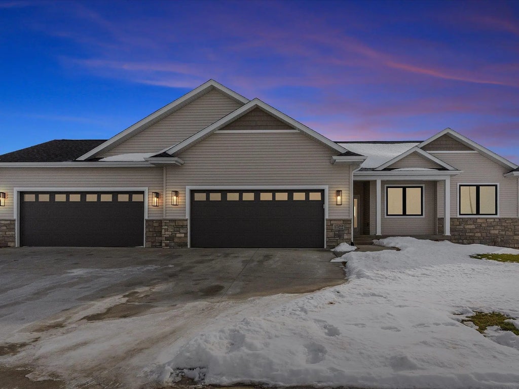 1522 Pebble Stone Place, Cedar Falls