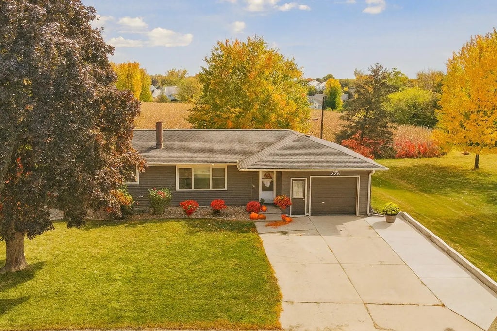 226 Sunset Road, Hudson