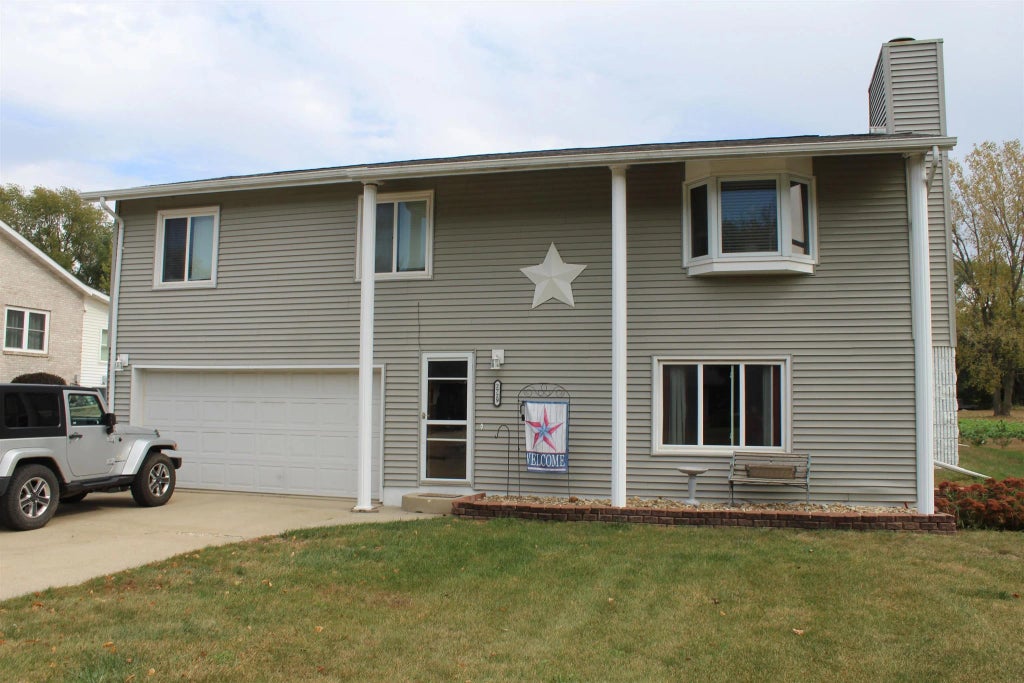 2729 Hiawatha Road, Cedar Falls