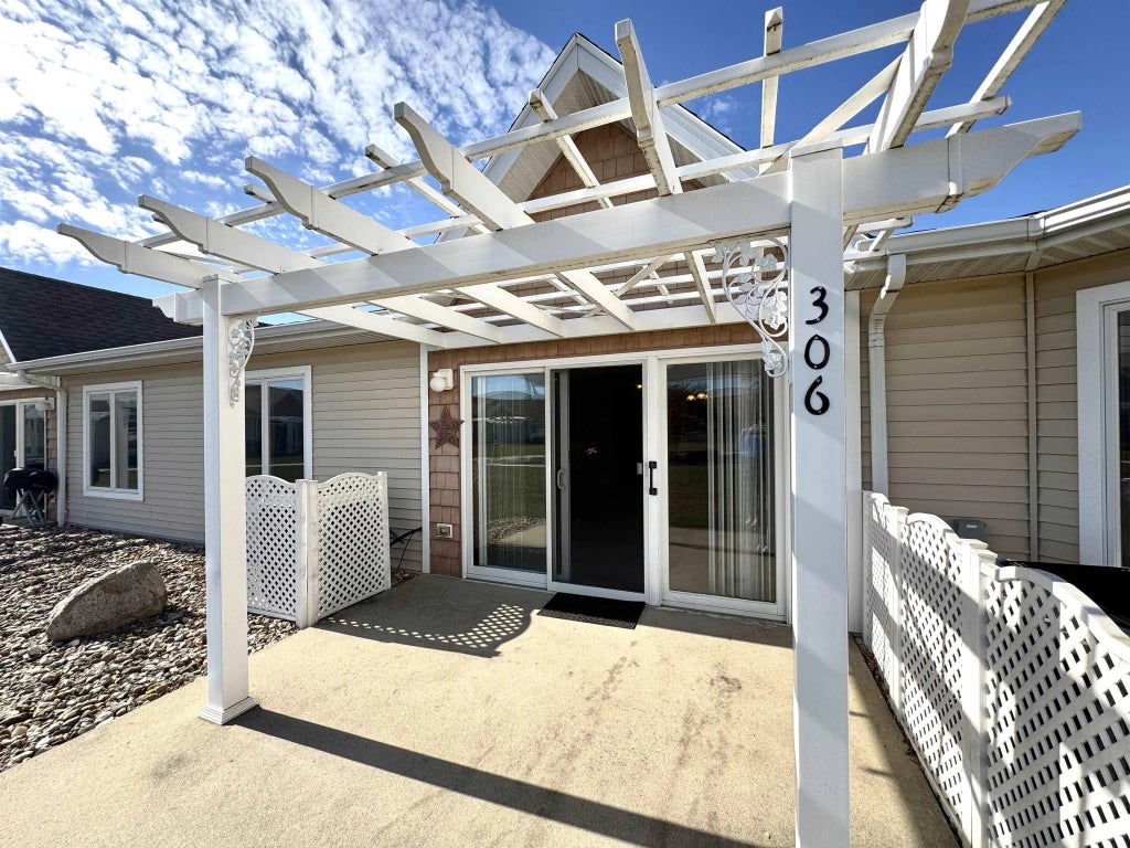 4124 Thresher Court 306, Cedar Falls