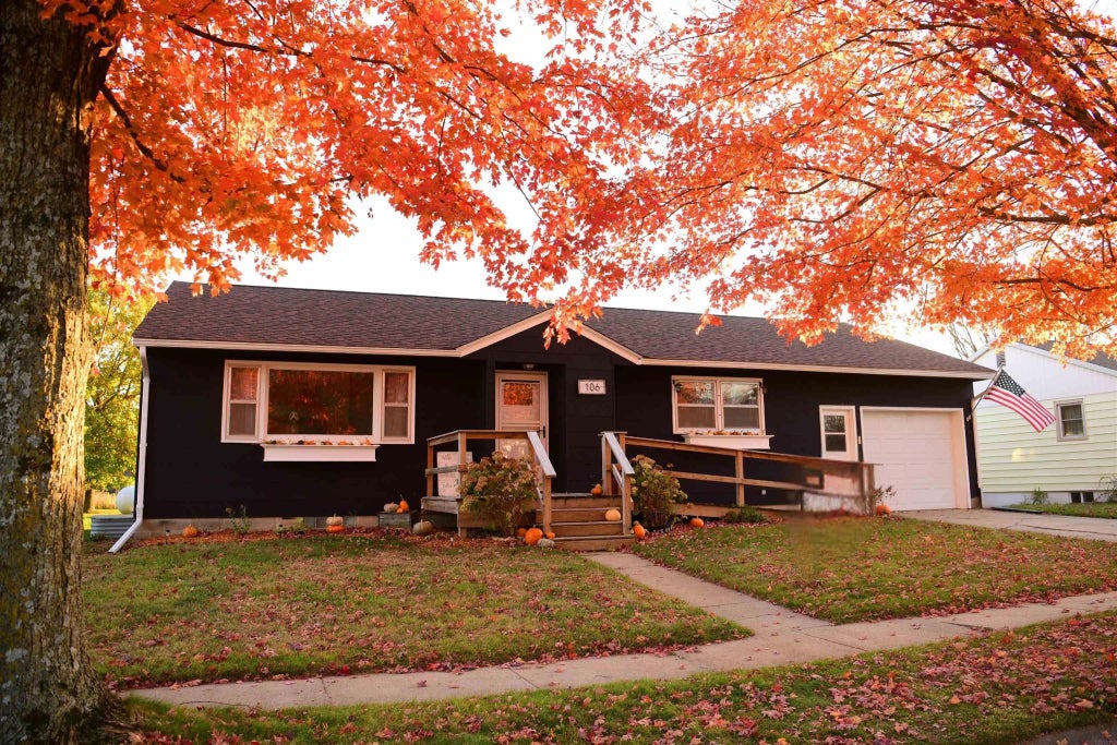 106 School Street, Spillville