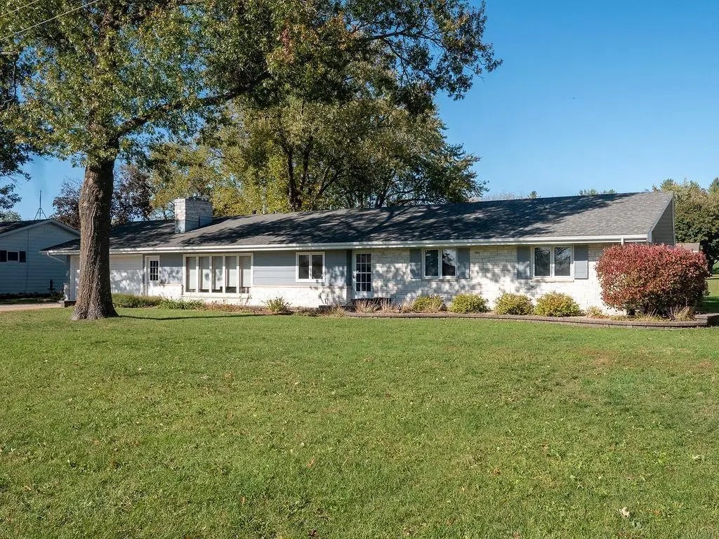 3025 E Clark, Charles City