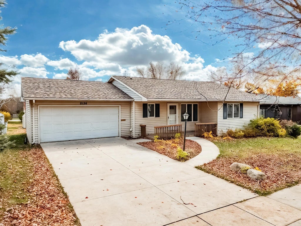 2126 Coventry Lane, Cedar Falls
