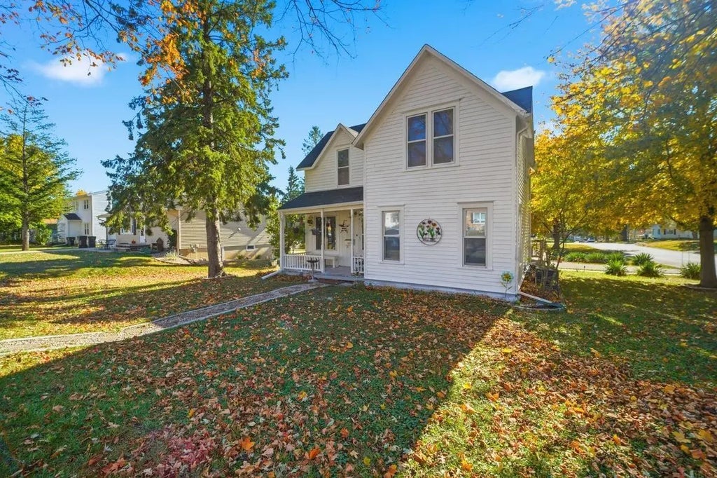 1422 W 2nd Street, Cedar Falls