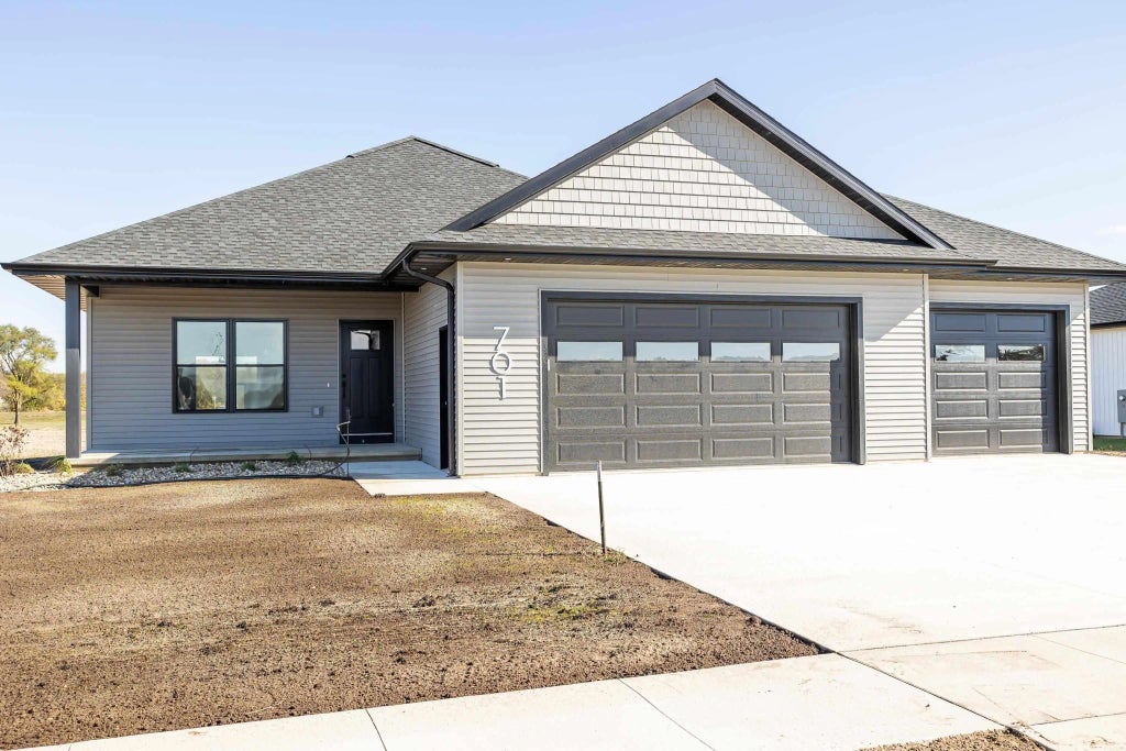 701 Hickory St, Janesville