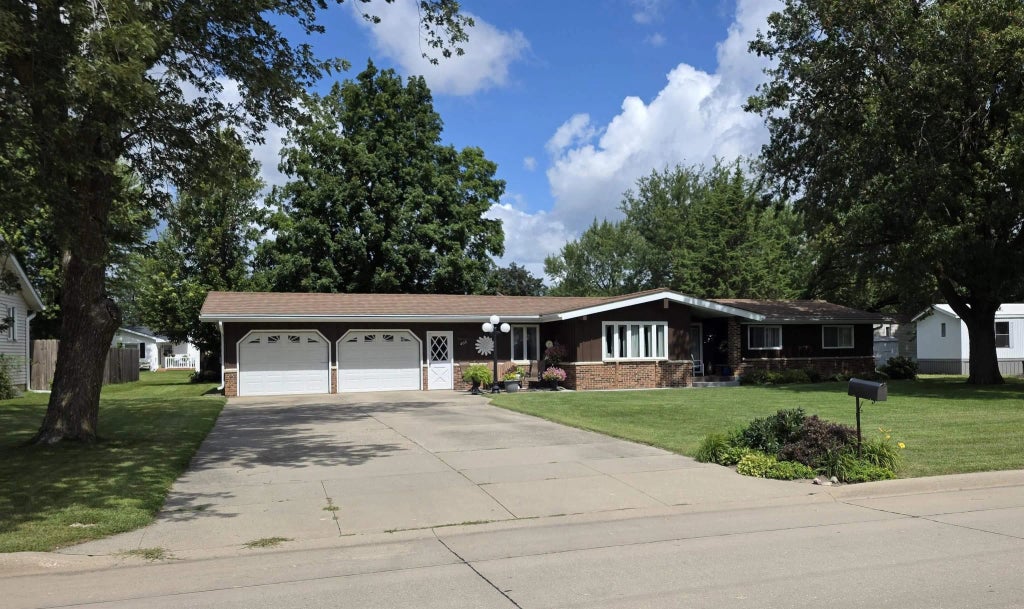 405 Quaker Mill Drive, Manchester