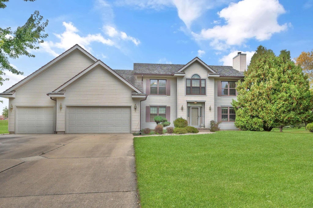423 Chateau Court, Cedar Falls