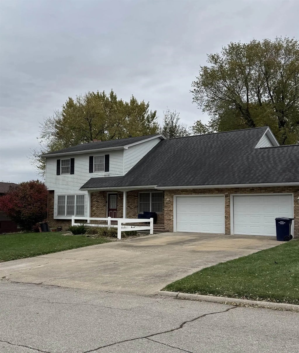 214 Valley Dr, LaPorte City