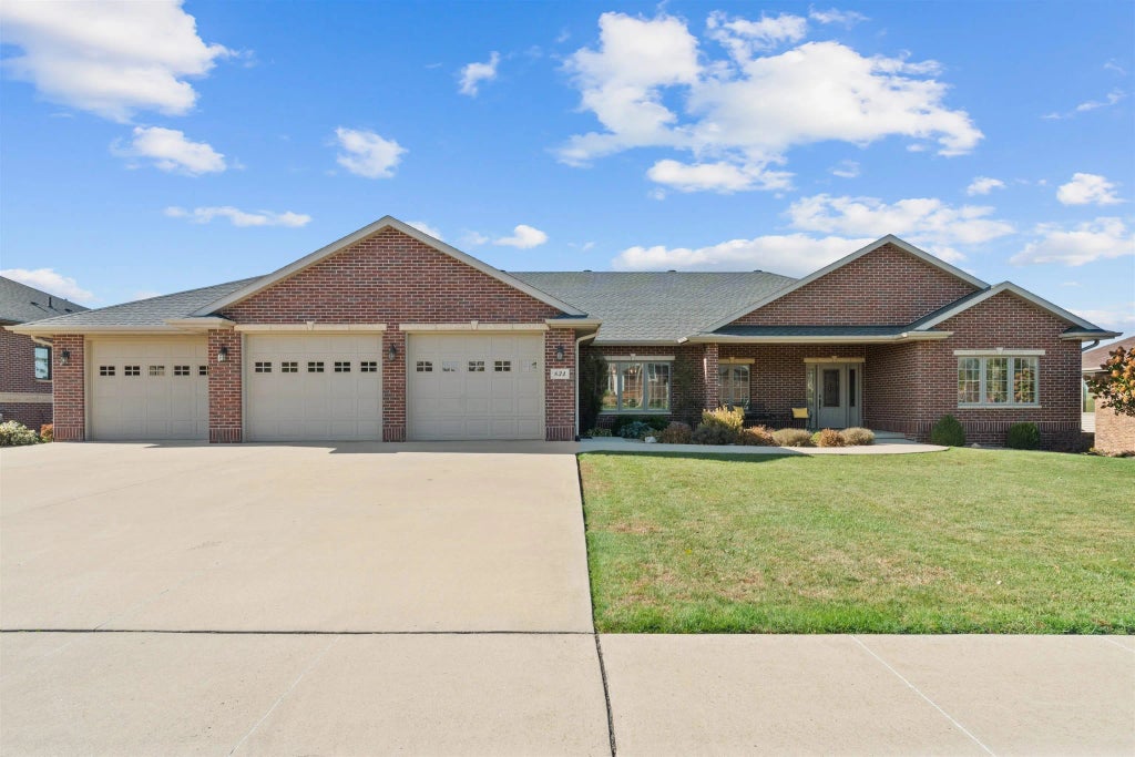 834 7th St Sw, Dyersville