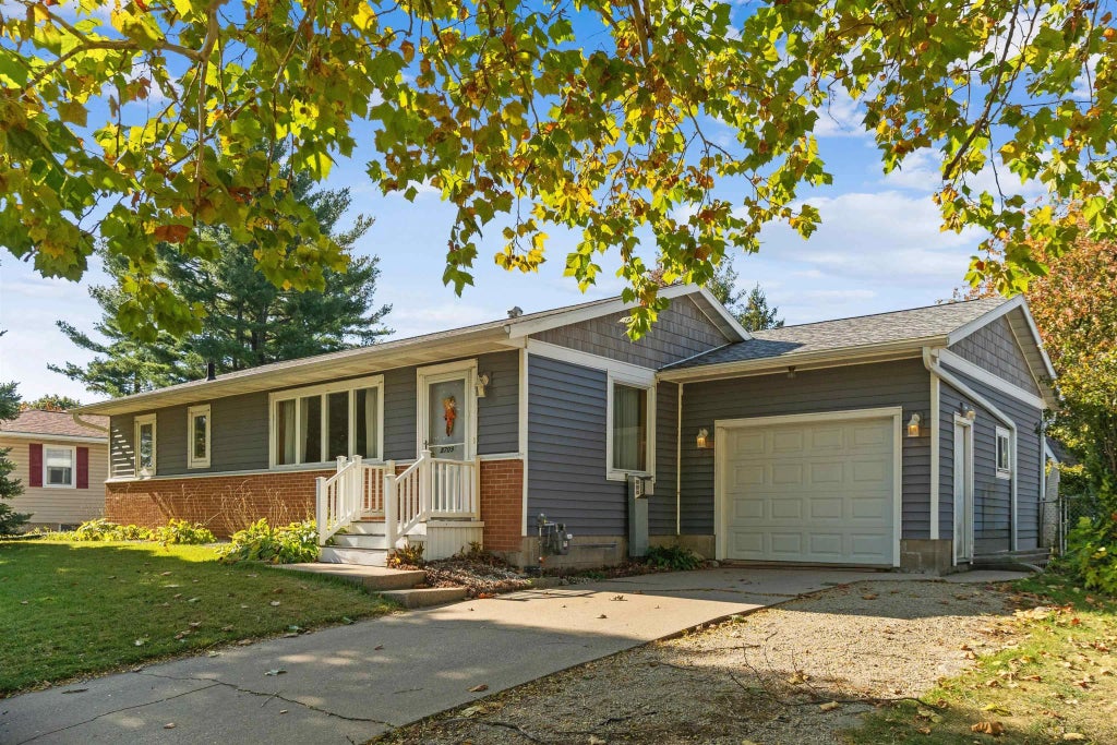 3709 Laurinda Drive, Cedar Falls