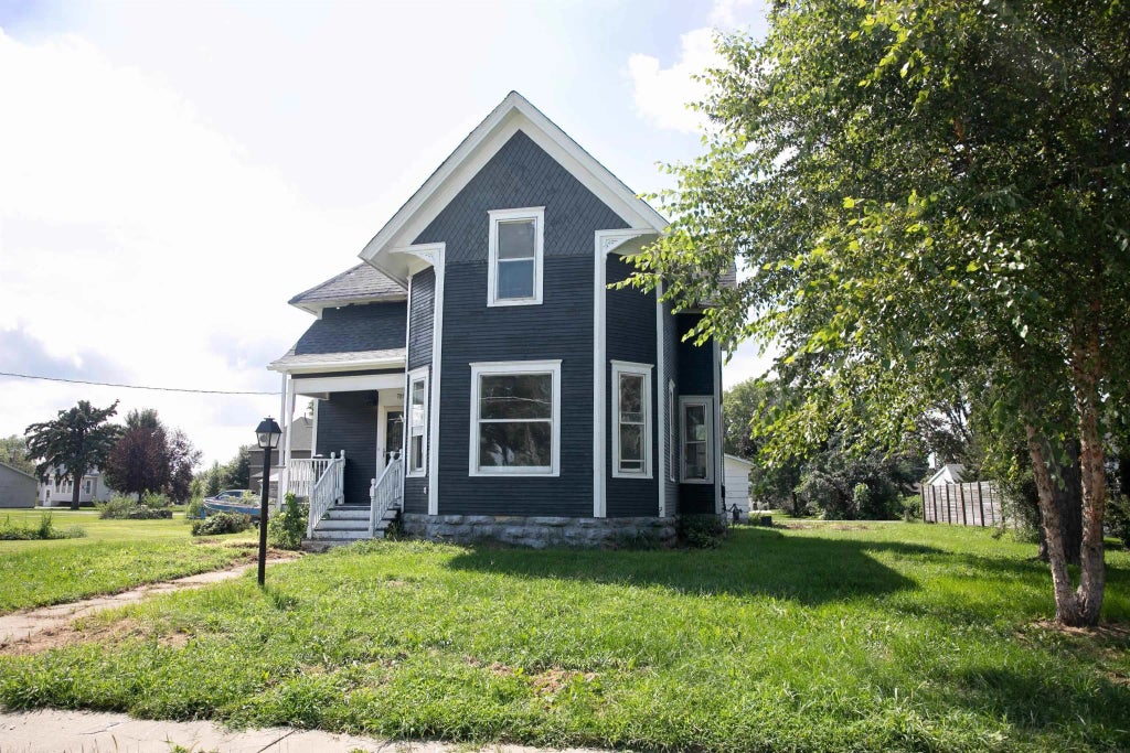 705 Crisman Street, Dysart