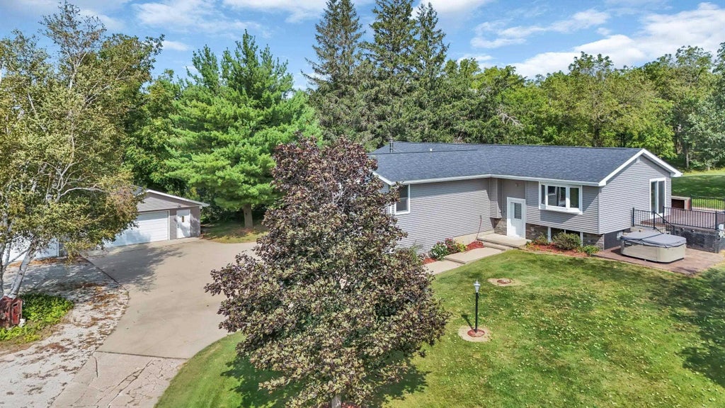 2713 61st Street Lane, Vinton