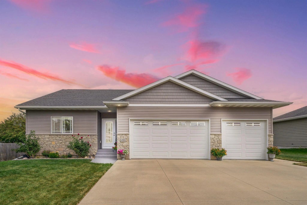 4755 Winghaven Drive, Waterloo