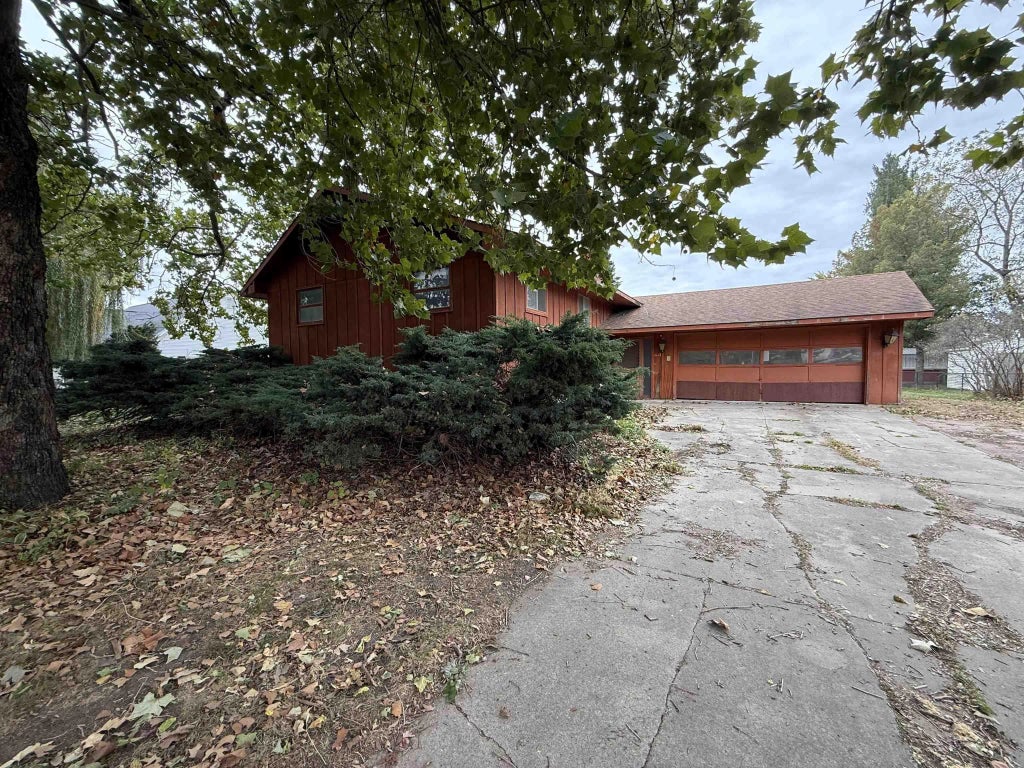 1215 8th St Street, Jesup