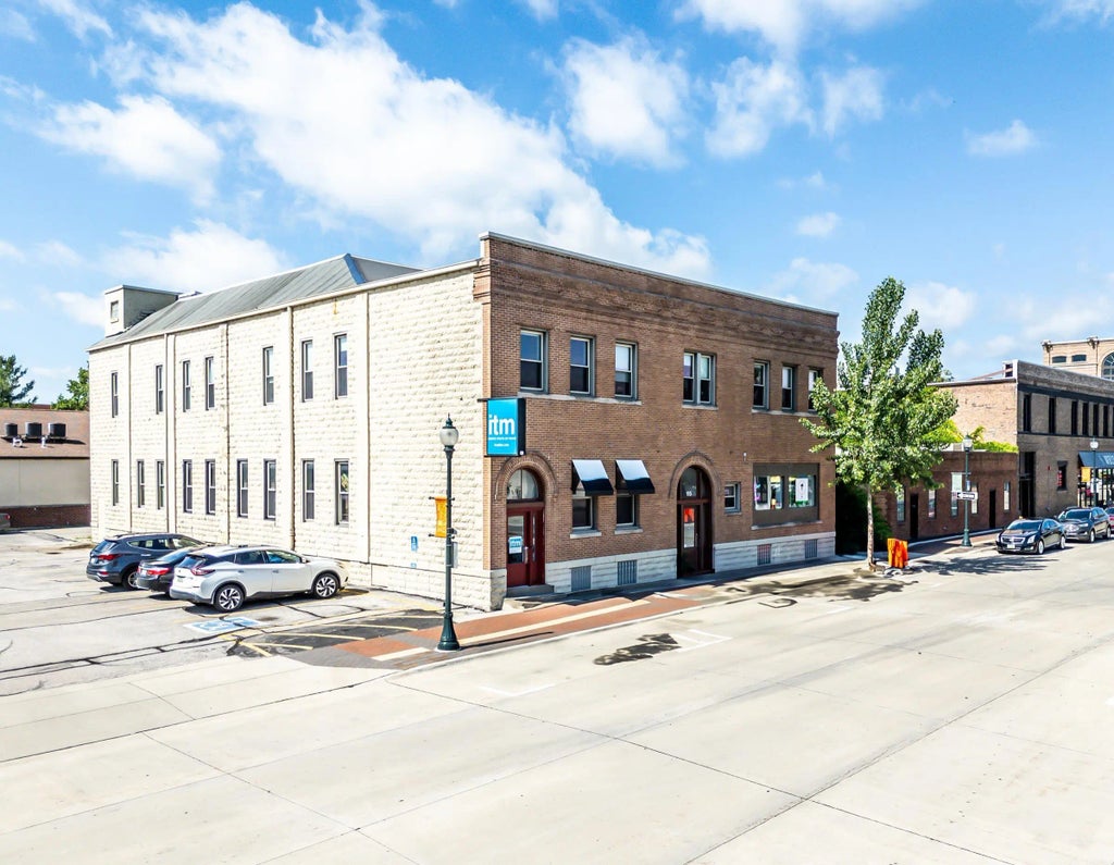 119 E 4th Street 200, Cedar Falls