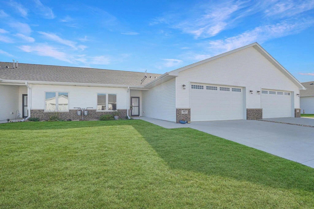 485 Autumn Lane 2, Cedar Falls
