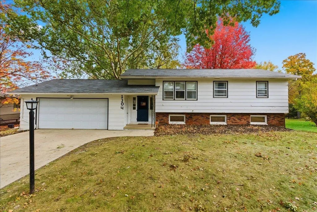 1304 Grand Boulevard, Cedar Falls