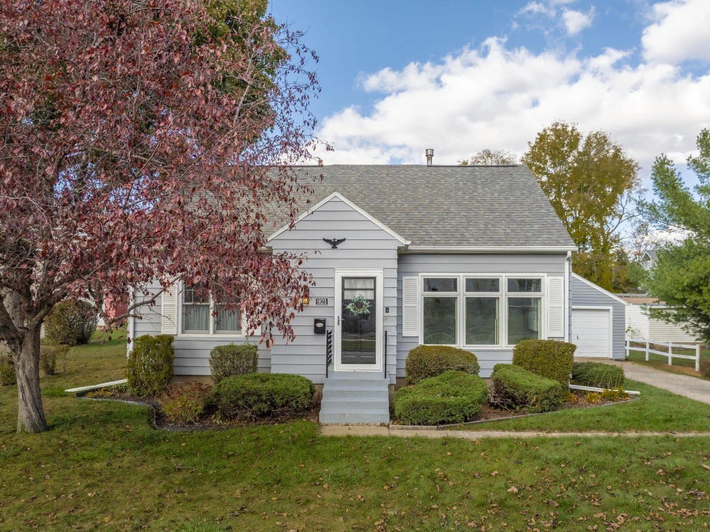 921 W 7th Street, Cedar Falls