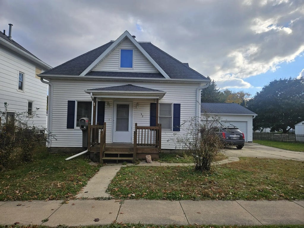 32 6th St. Nw, Oelwein