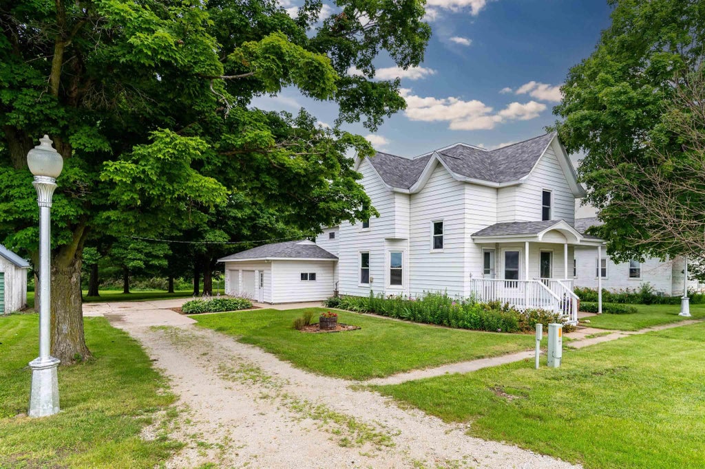 2026 Larrabee Avenue, Waverly