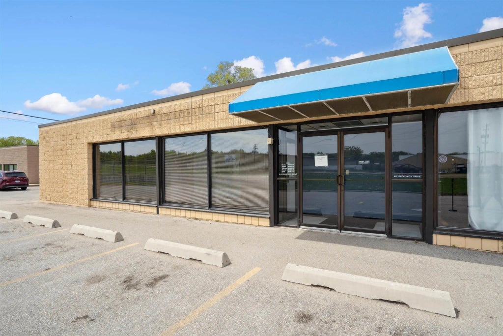 916 Decathlon Drive 916, Waterloo