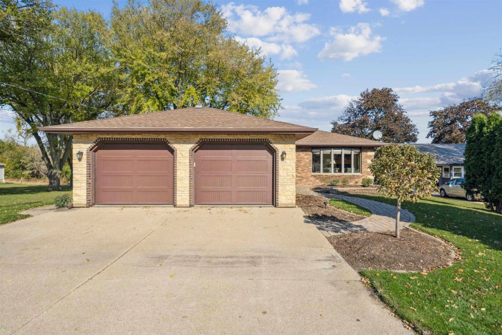 31679 Olde Castle Rd, Dyersville