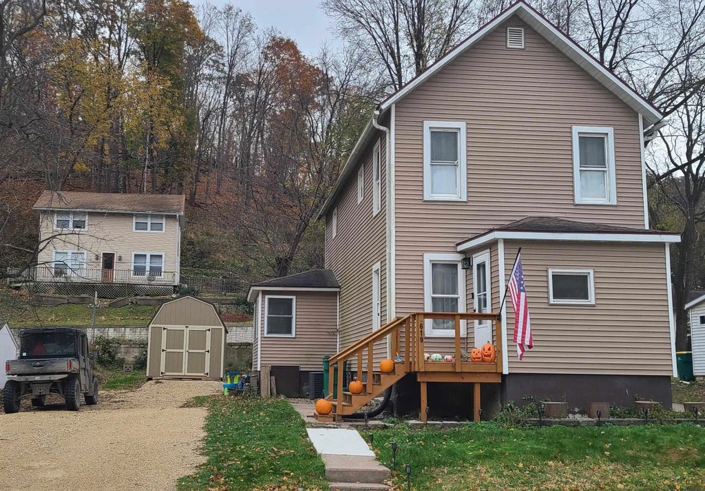 619 Main Street, McGregor