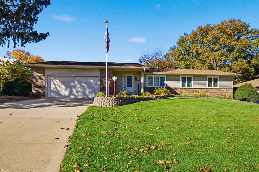 2204 Easley Street, Waterloo