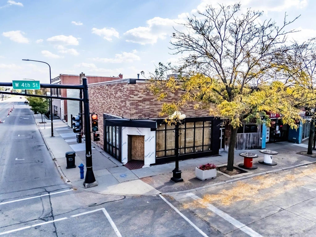 301 W 4th Street, Waterloo