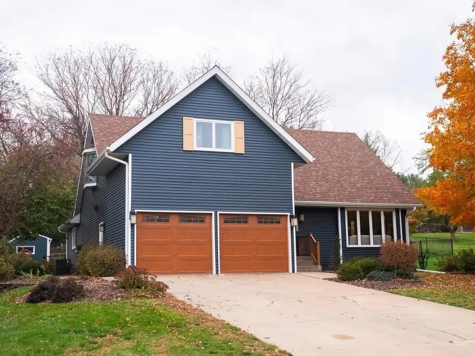 3013 Yorkshire Boulevard, Charles City