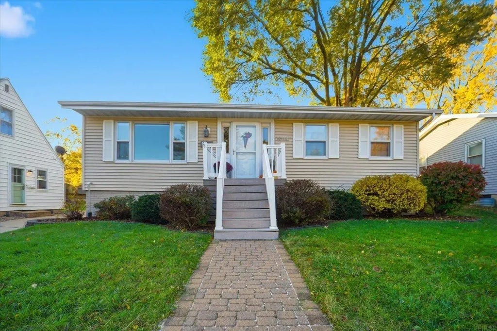 1014 W 8th Street, Cedar Falls