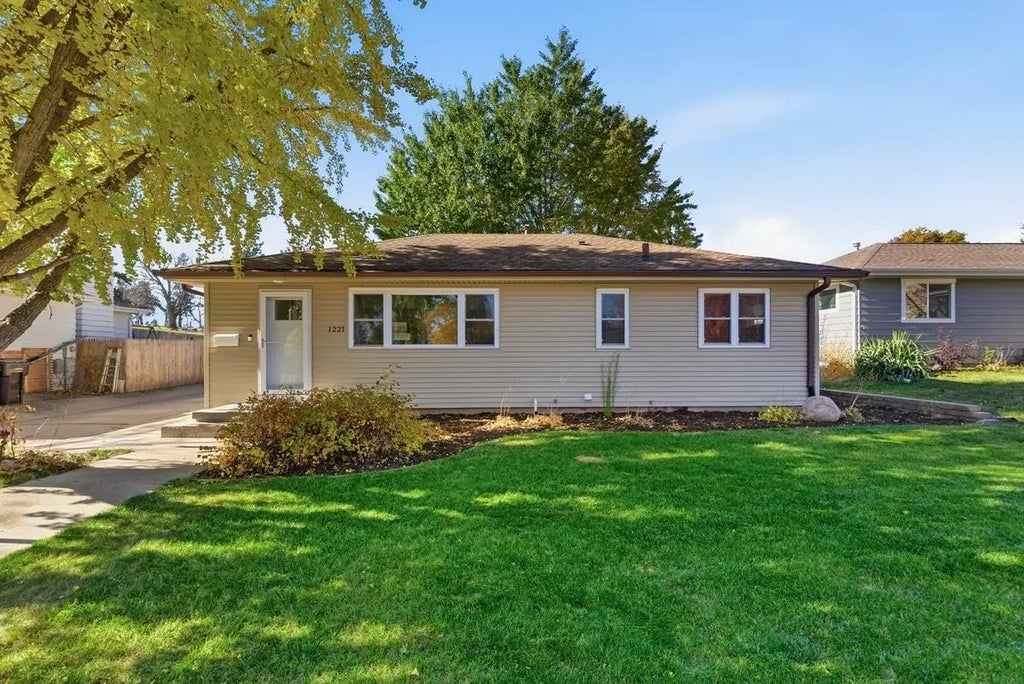 1221 Catherine Street, Cedar Falls