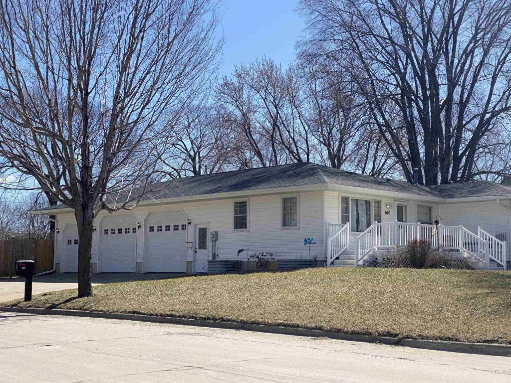 600 S. Iowa, Charles City