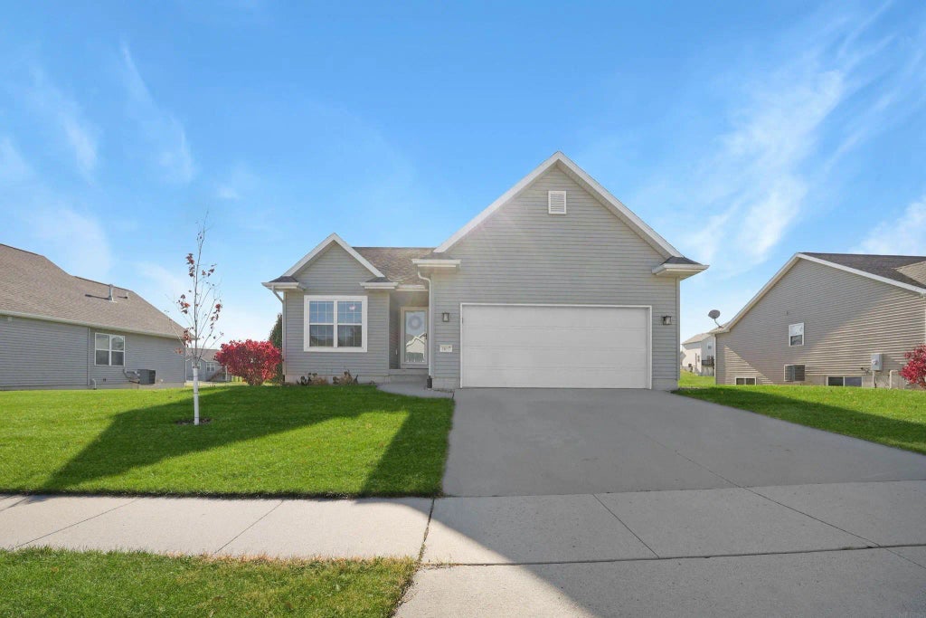 4607 Loren Drive, Cedar Falls