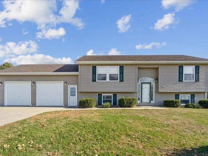 1201 E Linn Street, Winthrop