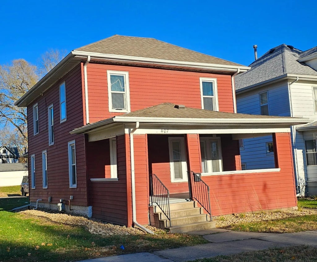 407 Locust, Waterloo