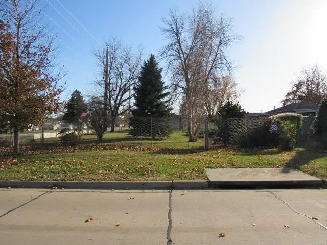 W Buckeye Street, Monticello